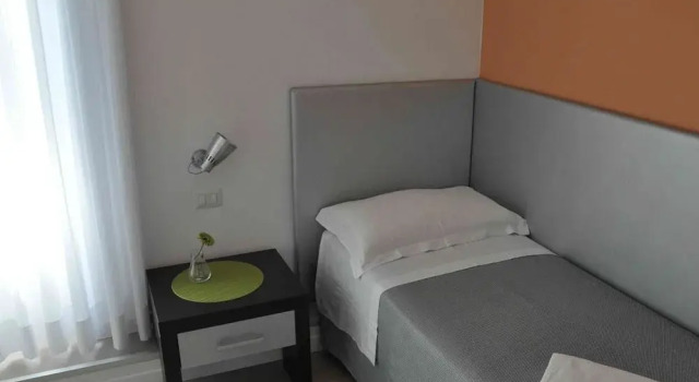GinEster, Reserva ahora Hotel Hoteles en El Lacio con aparcamiento, Aparcamiento