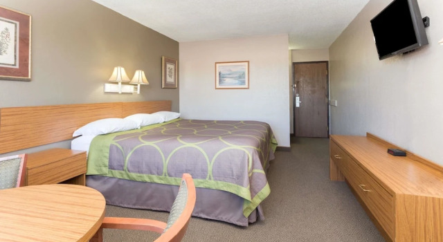 Super 8 by Wyndham Cos/Hwy. 24 E/PAFB Area, Prenota Hotel Colorado Springs Colorado