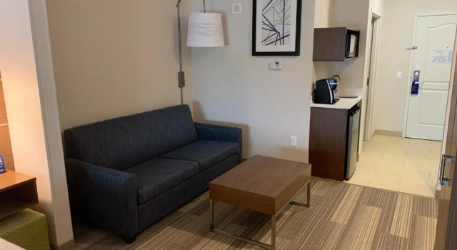 Люкс Holiday Inn Express & Suites Beaumont - Oak Valley by IHG