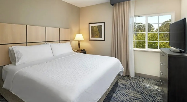 Двухместный люкс Candlewood Suites Charleston-Northwoods by IHG