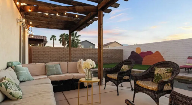 Коттедж Desert Oasis w/ Pool, Spa, BBQ & Outdoor Dining Under the Palms Calle Tolosa by Avantstay