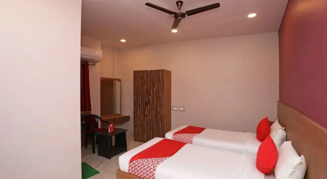 Nirmalya Plaza By OYO Rooms, Rezerwuj Hotel Hotele w Brahmapur z parkingiem, Parking