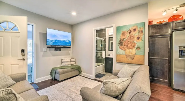 Коттедж Lovely Dearborn Home w/ Gas Grill & Backyard!