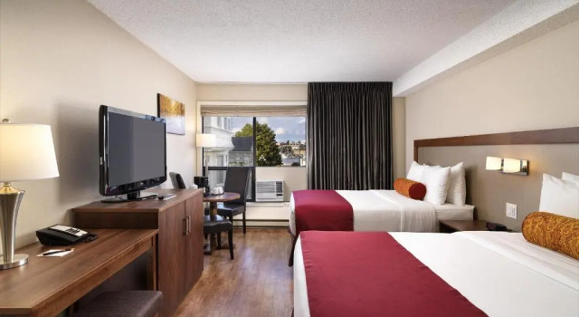 Четырёхместный номер Standard Huntingdon Hotel and Suites