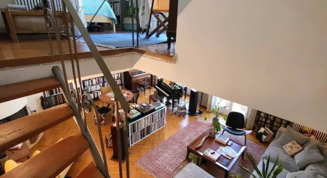 Апартаменты Chic 2BR Bright Penthouse With Open Wood Staircase