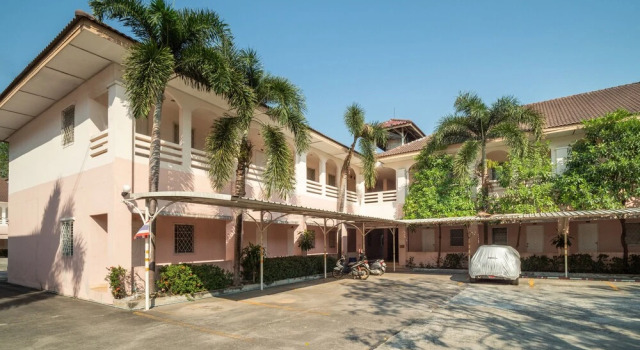 9's Born by OYO Rooms, Rezervovat Hotel Nikhom Phatthana Thajsko