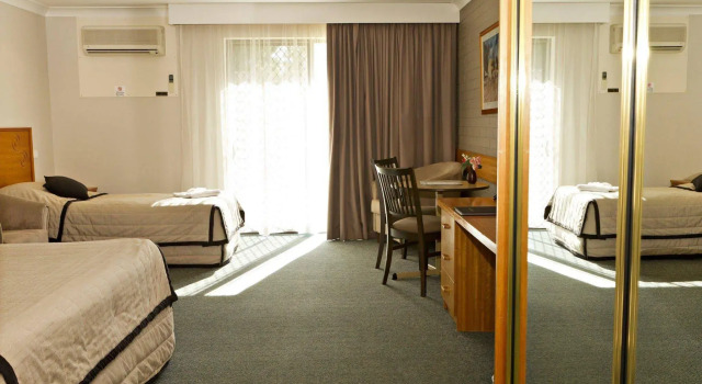 Hilltops Retreat Motor Inn, Prenota Locanda Young New South Wales