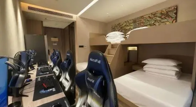 Кровать в общем номере ReMAX Remai Electronics Competition Hotel (Ningbo South Business District Lomon Global City)