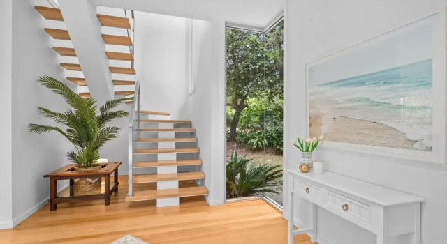 Luxurious 5-bed Home by Avoca Beach