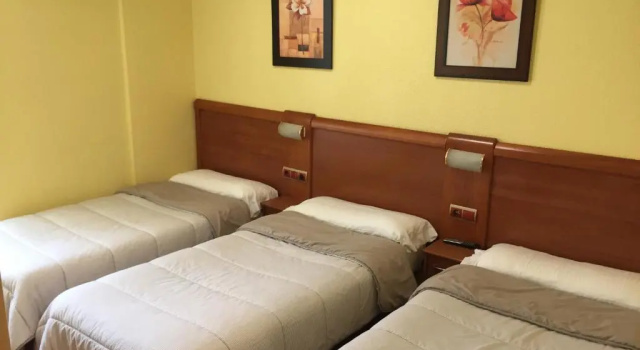 Трёхместный номер Standard Hostal Restaurante Iruñako
