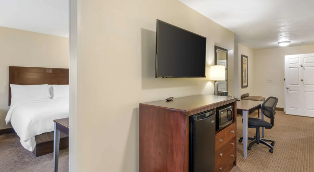 Четырёхместный люкс Best Western PLUS Cotton Tree Inn