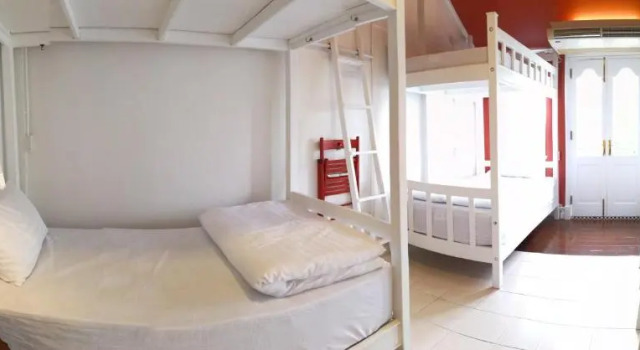 Кровать в общем номере (женский номер) Bed in Town