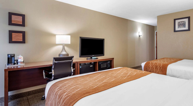 Четырёхместный номер Standard Comfort Inn Biltmore West