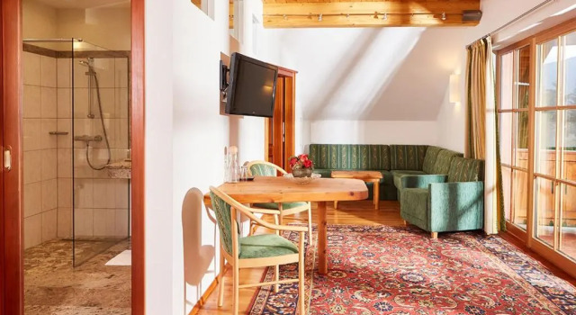 Семейный люкс с балконом Hotel Häuserl im Wald