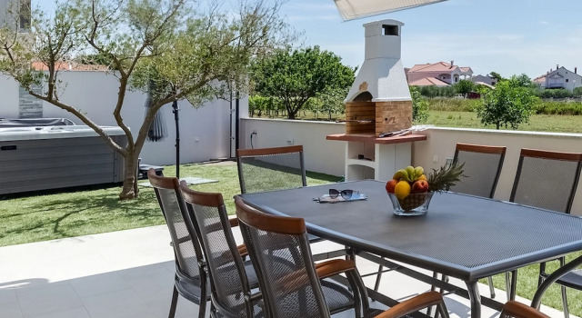 Вилла с 3 комнатами рядом с пляжем Beachfront villas Sun Garden by Adex Travel
