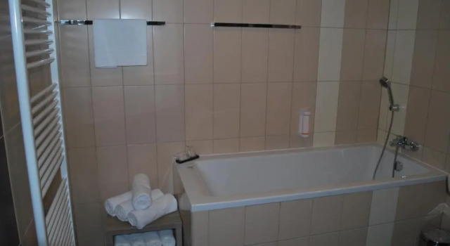Четырёхместный номер Standard Hotel Arena