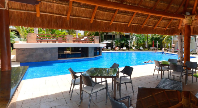 Четырёхместный полулюкс с балконом и с видом на залив Sina Suites Cancun