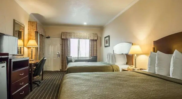 Четырёхместный номер Standard Quality Inn Temecula Valley Wine Country