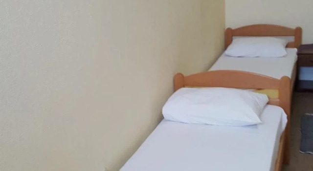 Hostel Kristal, Boek Hostel Hotels in Slavonia met parkeren, Parkeren