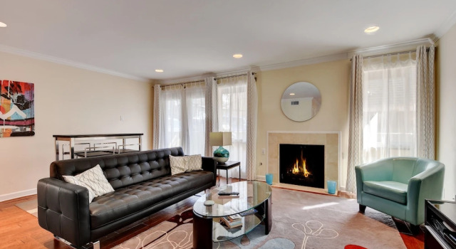 Downtown Austin Apt. W/ 2 Decks 1 Bedroom Condo, Забронировать Отель Отели Остина 3 звезды, рядом с Lamar Beach, 3*