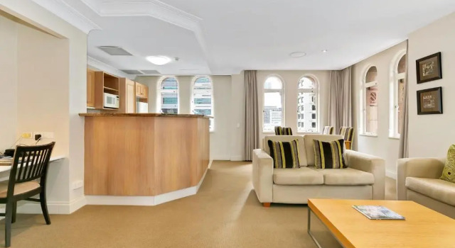 Четырёхместные апартаменты с 2 комнатами Manor Apartment Hotel