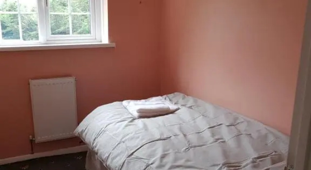 Spacious Swindon 5 bedroom house - sleeps up to 10