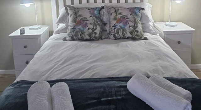 Двухместная студия Deluxe с видом на горы Amberdale Estate Self Catering - Twin rooms with shared external bathroom and lounge