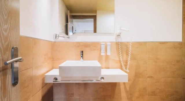 Двухместный номер с видом на море Отель Iberostar Waves Pinos Park