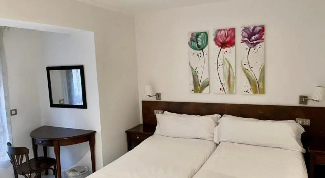 Трёхместный номер Standard Aston Hotel