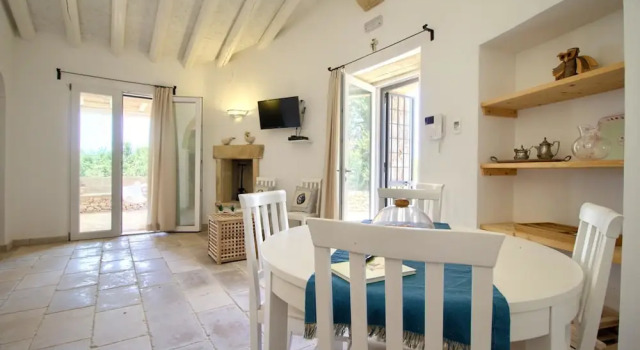 Minerva, Luxe Stone House