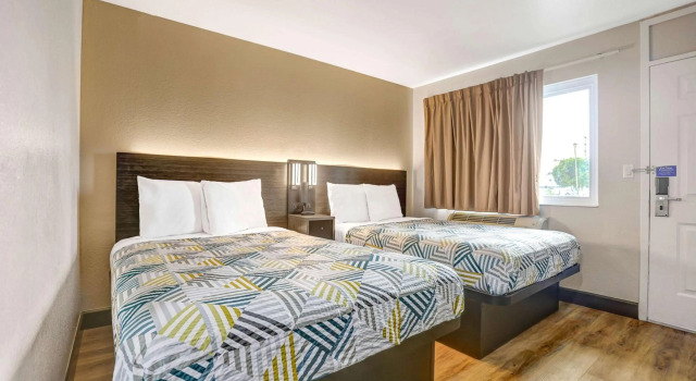 Motel 6 San Bernardino South, 예약 모텔 샌버너디노 캘리포니아