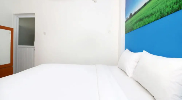 Номер Standard RedDoorz Plus Syariah at Polamas Andalas