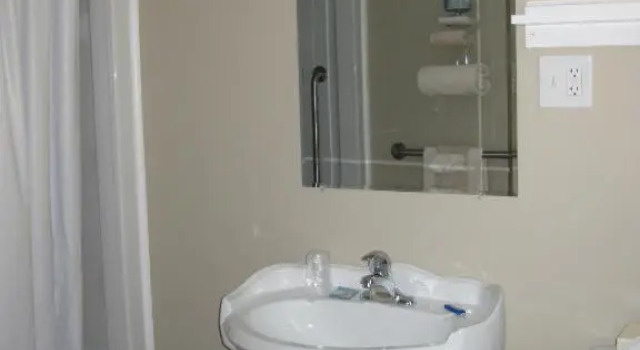 Четырёхместный номер Standard The Chatham Motel