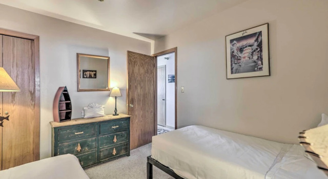 Condo w/ Views & Hot Tub Access in Silverthorne!, Rezerwuj Apartament Hotele w Vail Ski z parkingiem, Parking
