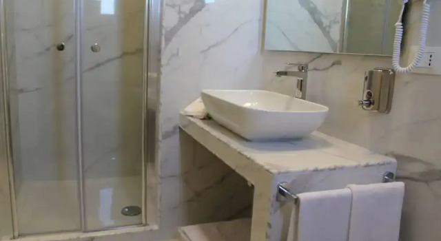 Comfort Neljän hengen huone FLOS Guest House