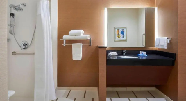 Номер Standard Fairfield by Marriott Niagara Falls