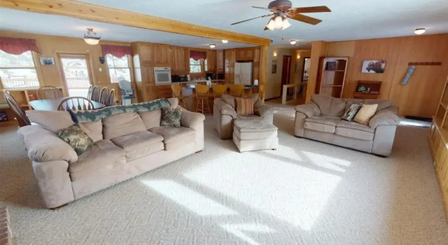 Dog Friendly Elk Ridge with Hot Tub by AAA Red Lodge Rentals, Book Hotel Hoteller i Red Lodge med parkering, Parkering