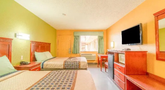 Четырёхместный номер Standard Crown Inn