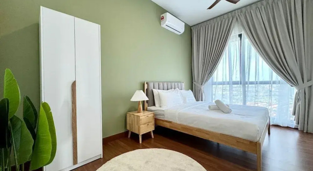 Апартаменты Comfort Sunsuria Forum by DeUrban