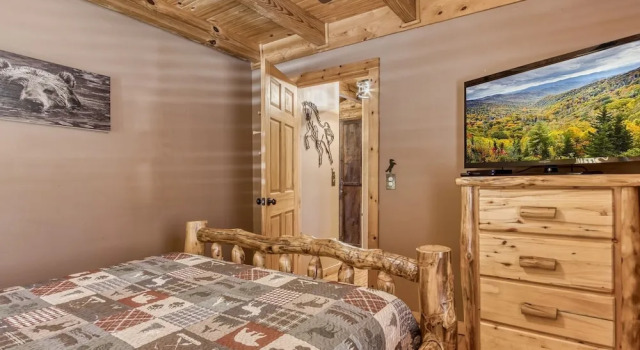 Er45 - Tin Pan Alley - Great Location. Just Across From Swimming Pool! 2 Bedroom Cabin by RedAwning