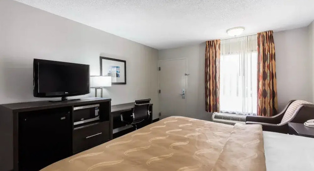 Двухместный номер Standard с балконом Quality Inn & Suites Mooresville-Lake Norman