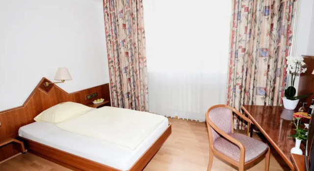 Hotel Altbacher Hof, Prenota Hotel Altbach Baden-Württemberg