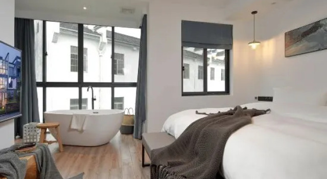 Люкс Deluxe с балконом и с красивым видом из окна Qiyunshan Yunguili B&B