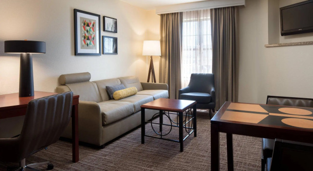 Четырёхместный люкс c 1 комнатой Residence Inn by Marriott Camarillo