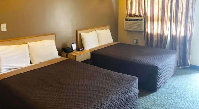 Четырёхместный люкс с балконом M Star Hotel Mansfield