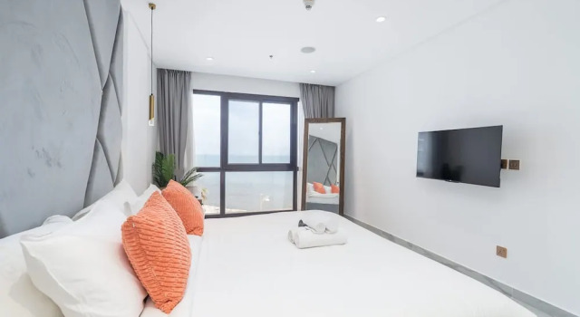 2 Bedroom With Beautiful Full Palm Waters Views