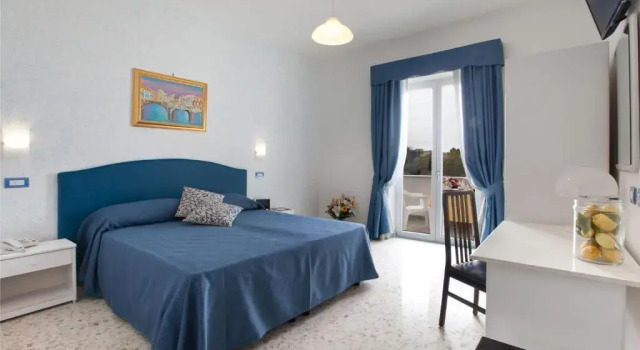 Трёхместный номер Standard с балконом и с видом на море Hotel Britannia