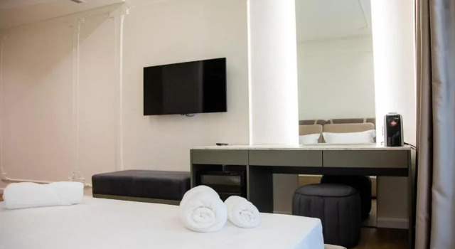 Hotel Adore