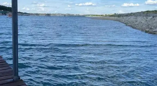 Lake Travis Lakefront Retreat - Boatdock - Hot tub, Забронировать Отель Лейкуэй Greater Austin