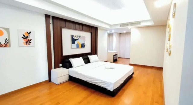Апартаменты Standard 2Br Luxurious And Spacious Apartment At One East Penthouse Residence